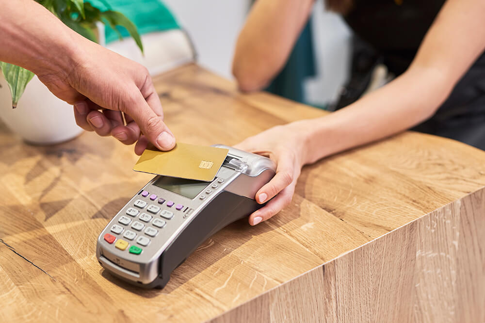 customer paying by credit card on payment terminal